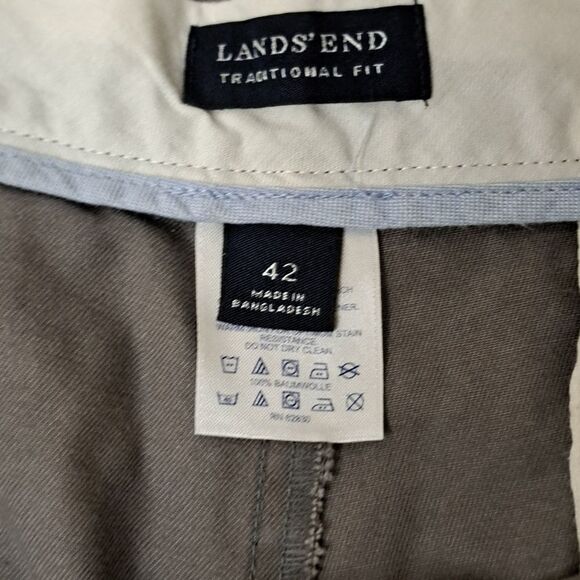 Lands' End Taupe Traditional fit shorts size 42 - Picture 2 of 4
